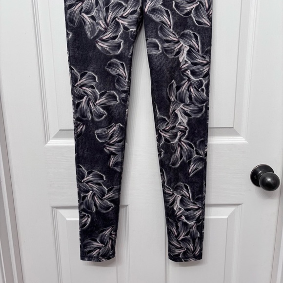 Black Floral Active Leggings | Champion Size S - Picture 4 of 9